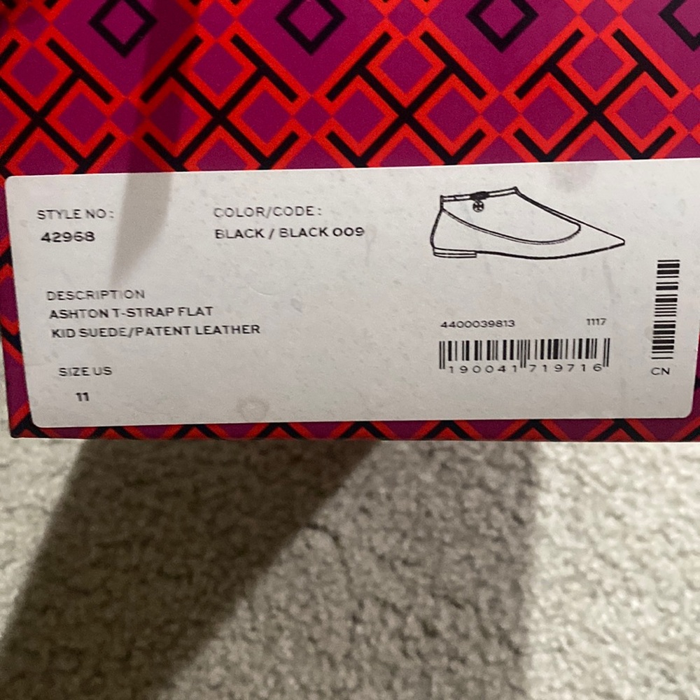 Tory Burch black t-strap flat sz 11